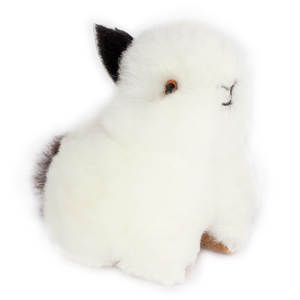 Peluche en fourrure d'alpaga faite à la main. Forme de lapin “Wayra”. Hauteur: 10 cm. – Image 3