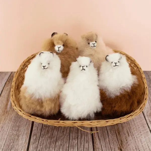 Handmade alpaca fur plush. Alpaca shape “Iskay”. Height: 12 cm.