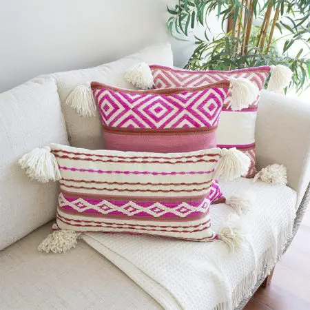 Ensemble de 3 housses de coussin andines faites à la main en laine. Différentes formes et tailles.