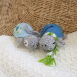 Ensemble de 2 ornements tricotés de Noël faits à la main. Fabriqué avec des fibres naturelles.