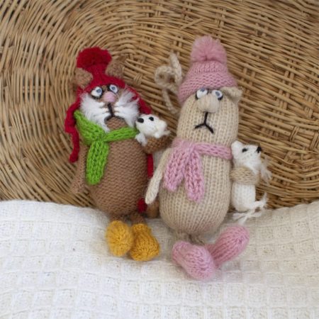 Set of 2 Handmade X-mas knitted ornaments. Made with natural fibers.