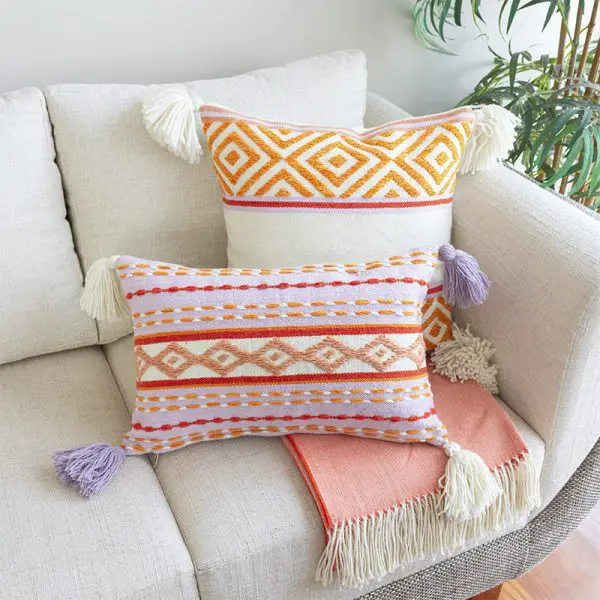 Ensemble de 2 housses de coussin andines faites à la main en laine. Différentes formes et tailles.